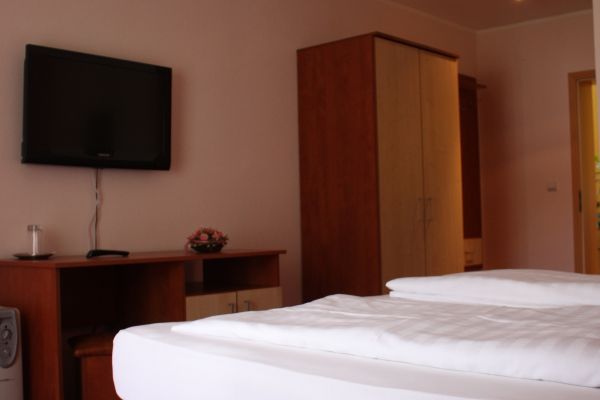 Hotel Pensiune Safrane (Baie Herculane)
